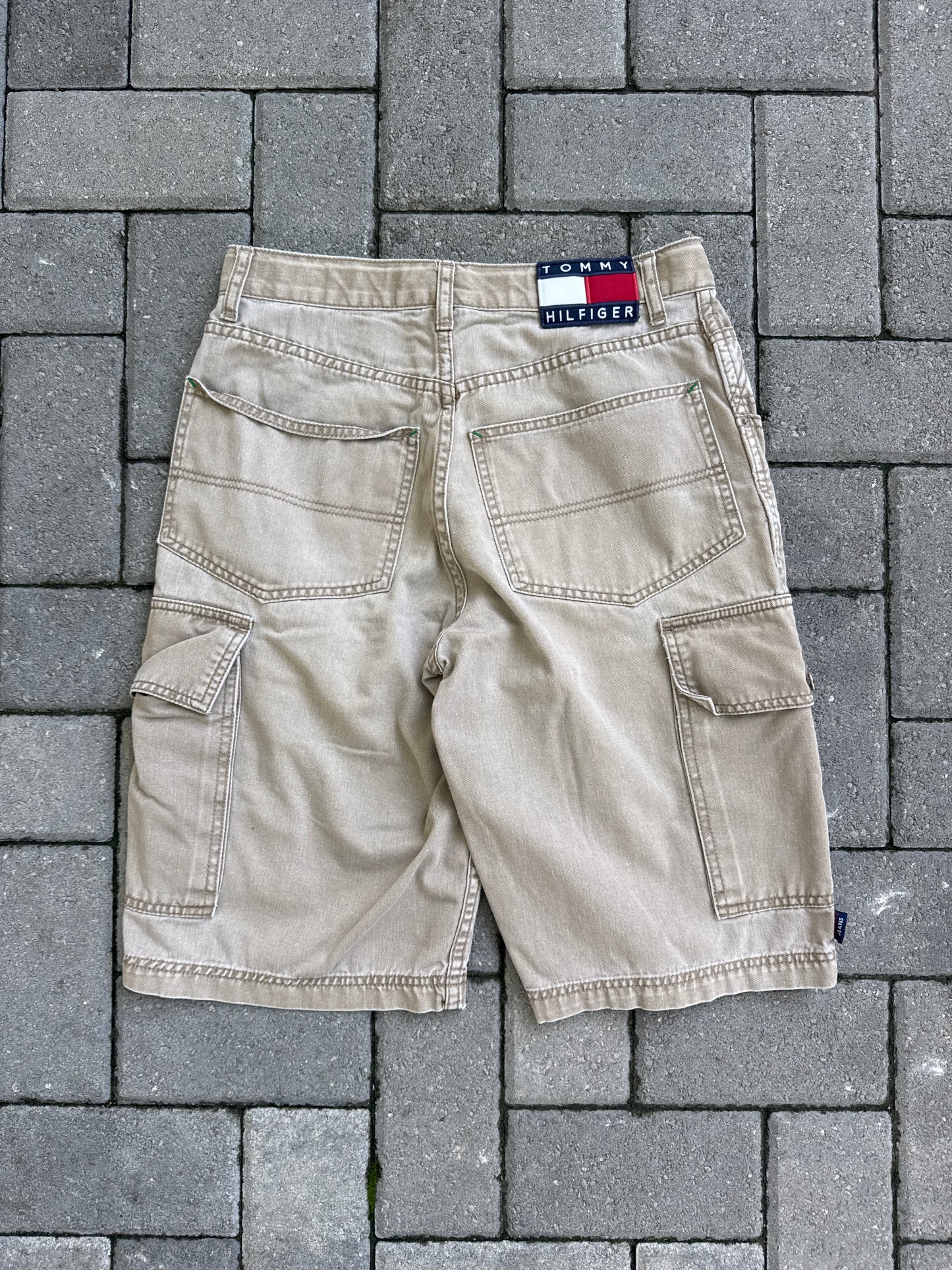 (29) Tommy Jeans Cargo Shorts