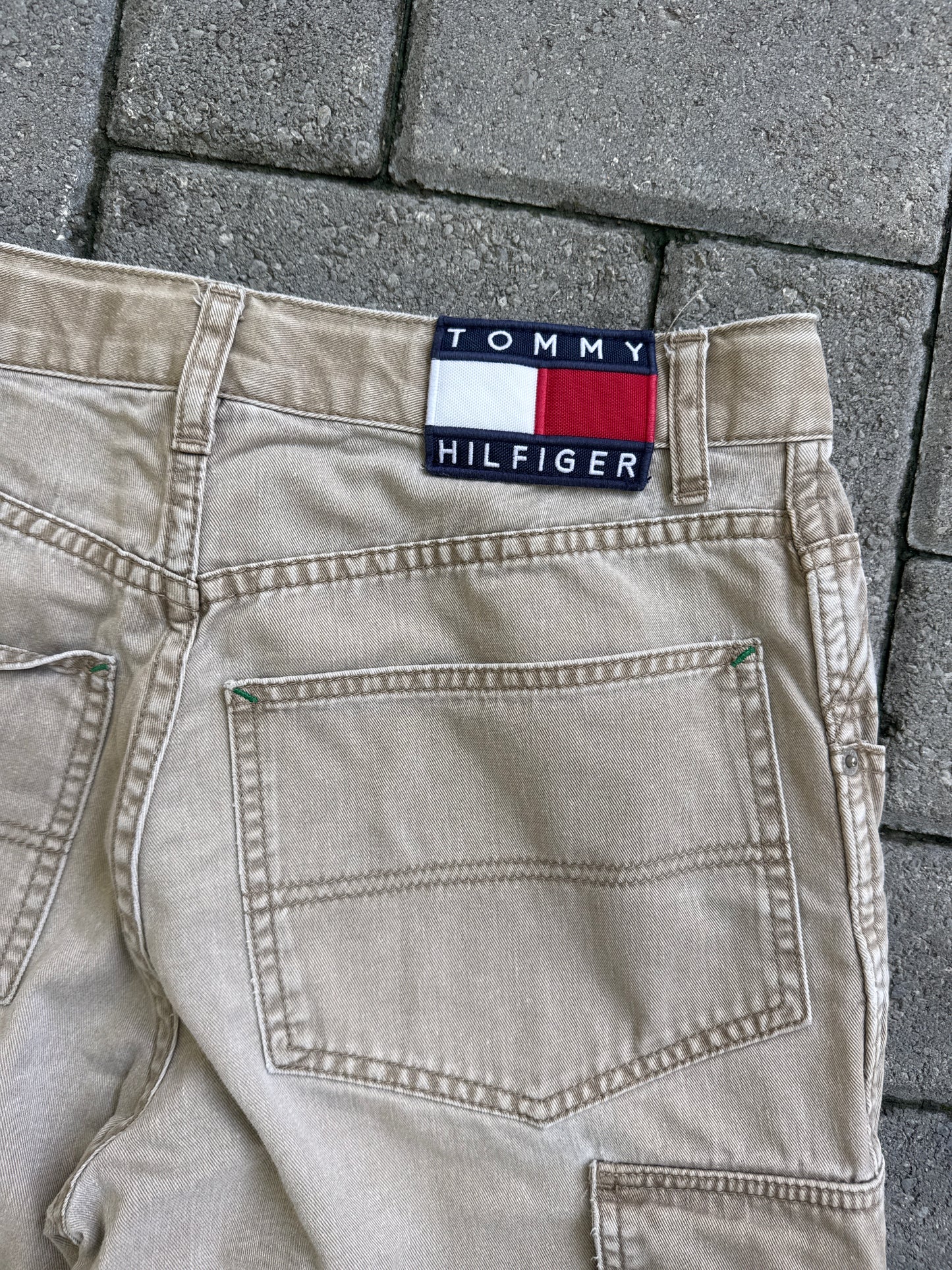 (29) Tommy Jeans Cargo Shorts