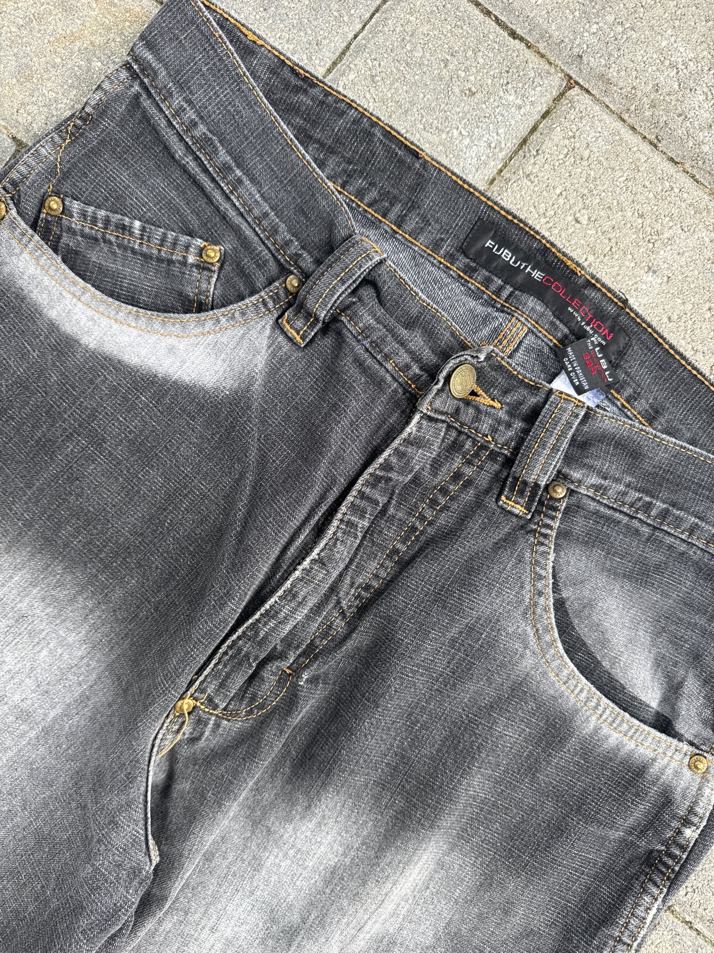 (32) Fubu Y2K Jorts