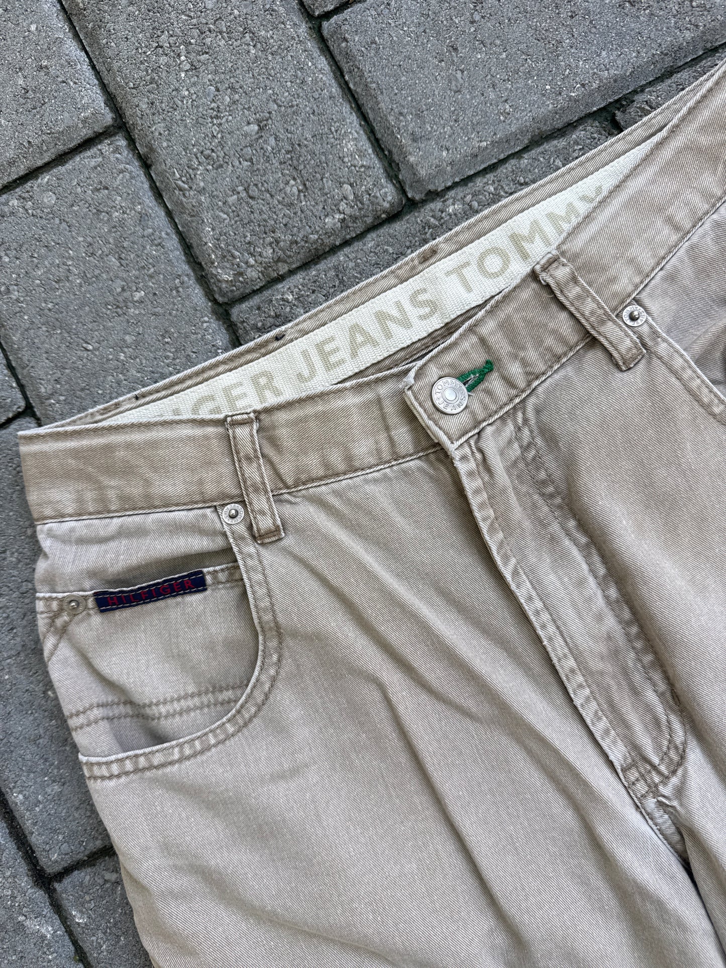 (29) Tommy Jeans Cargo Shorts