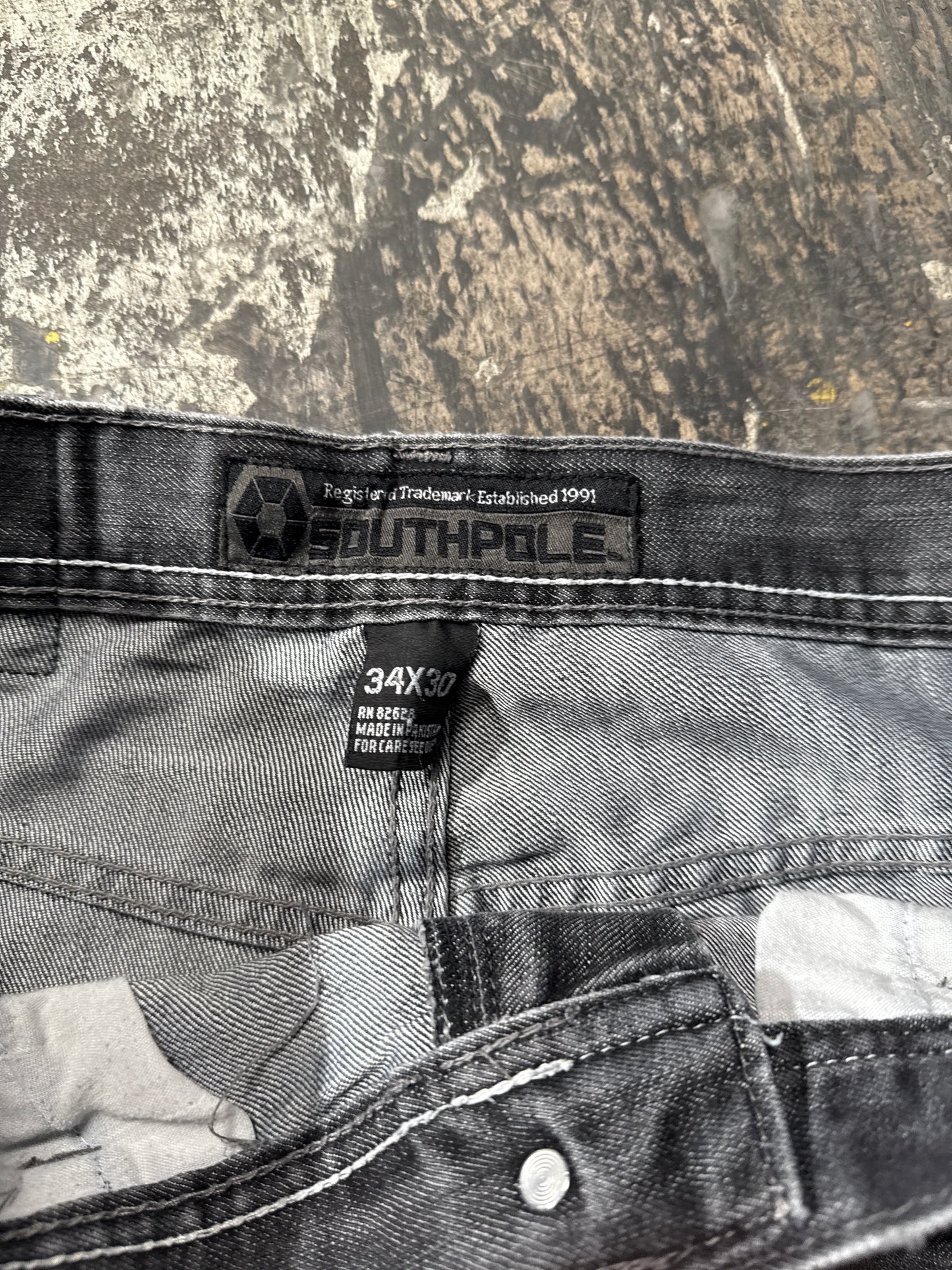 (34x30) Faded Black Y2K Southpole