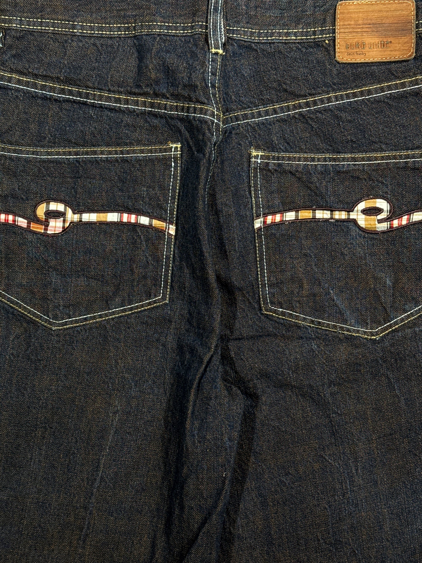 (32) Eckō Unltd. Baggy-Fit Jorts