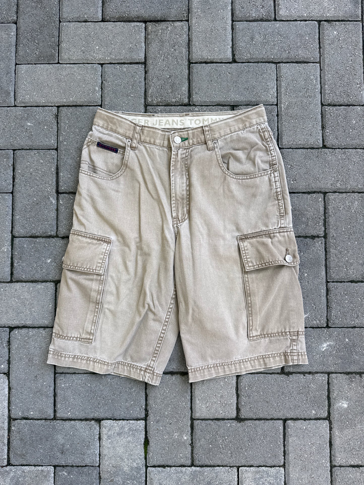 (29) Tommy Jeans Cargo Shorts