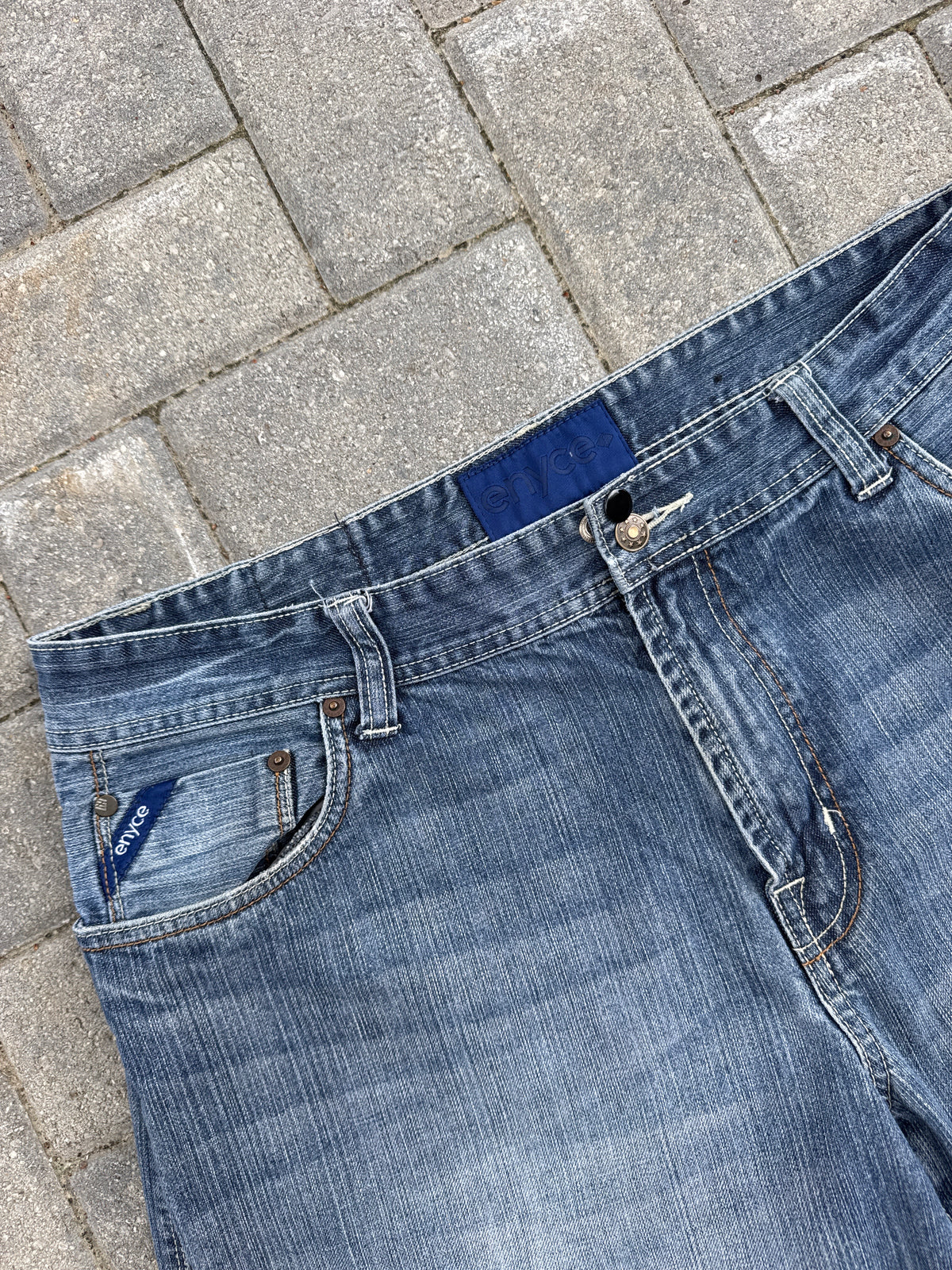 (38) Enyce Embroidered Pockets Y2K Skater Jorts