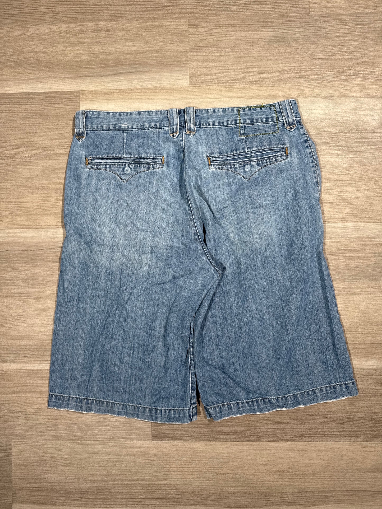 (36) Levi’s Silvertab Baggy Jorts