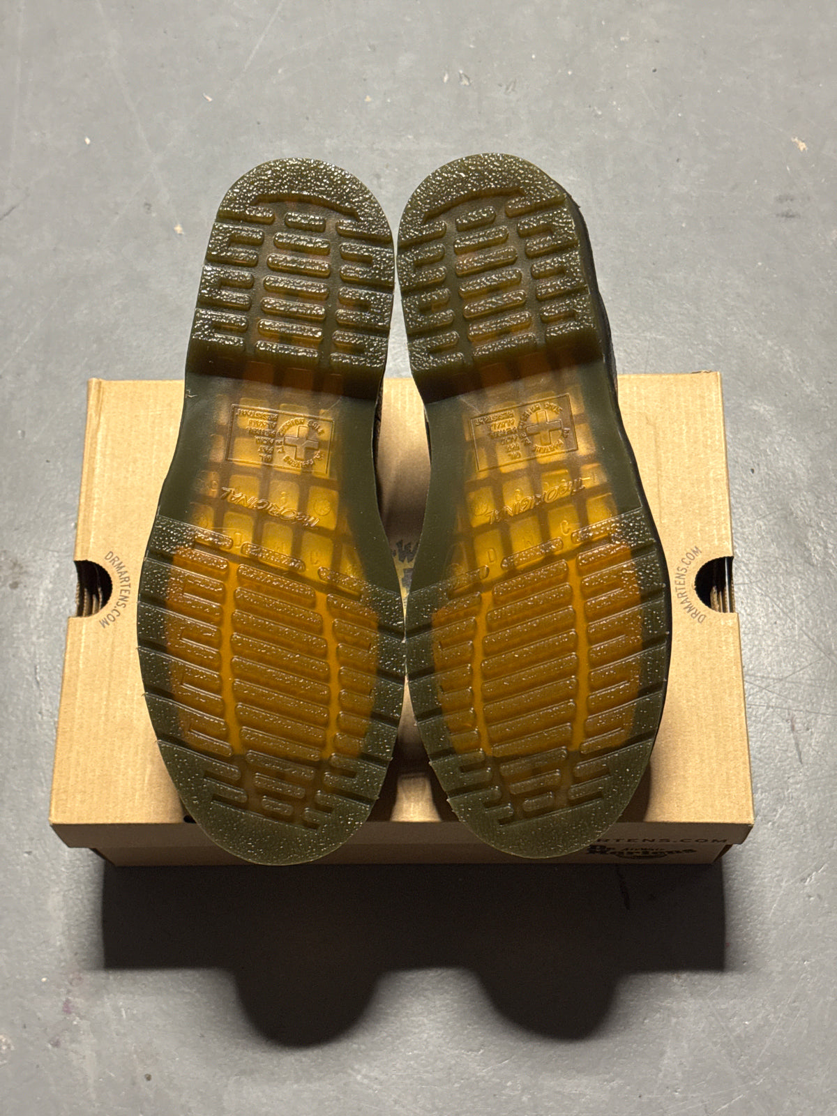 (11) Dr. Martens 2976 Ambassador Leather Chelsea Boots