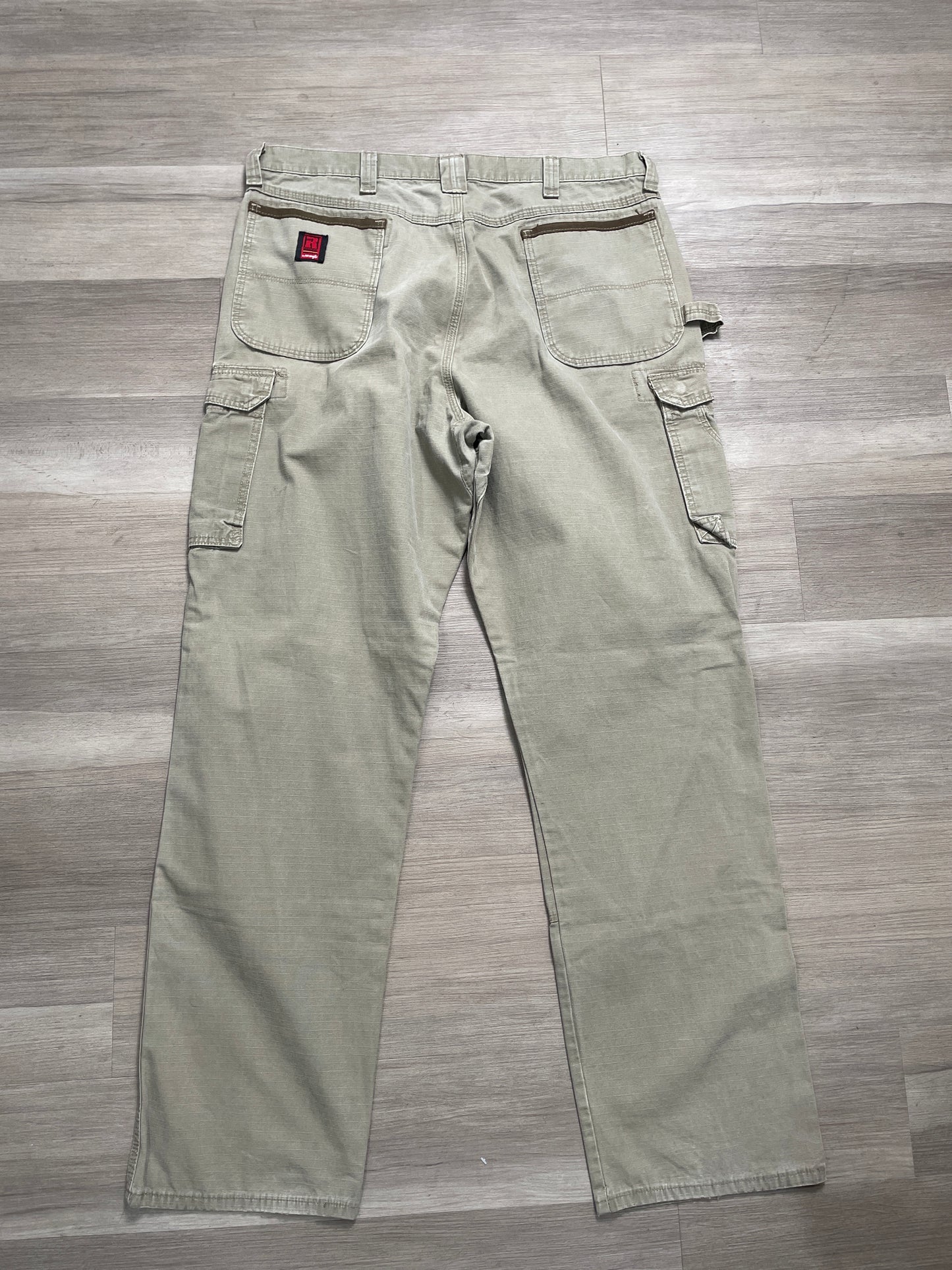 (40x36) Khaki Wrangler Riggs Carpenter