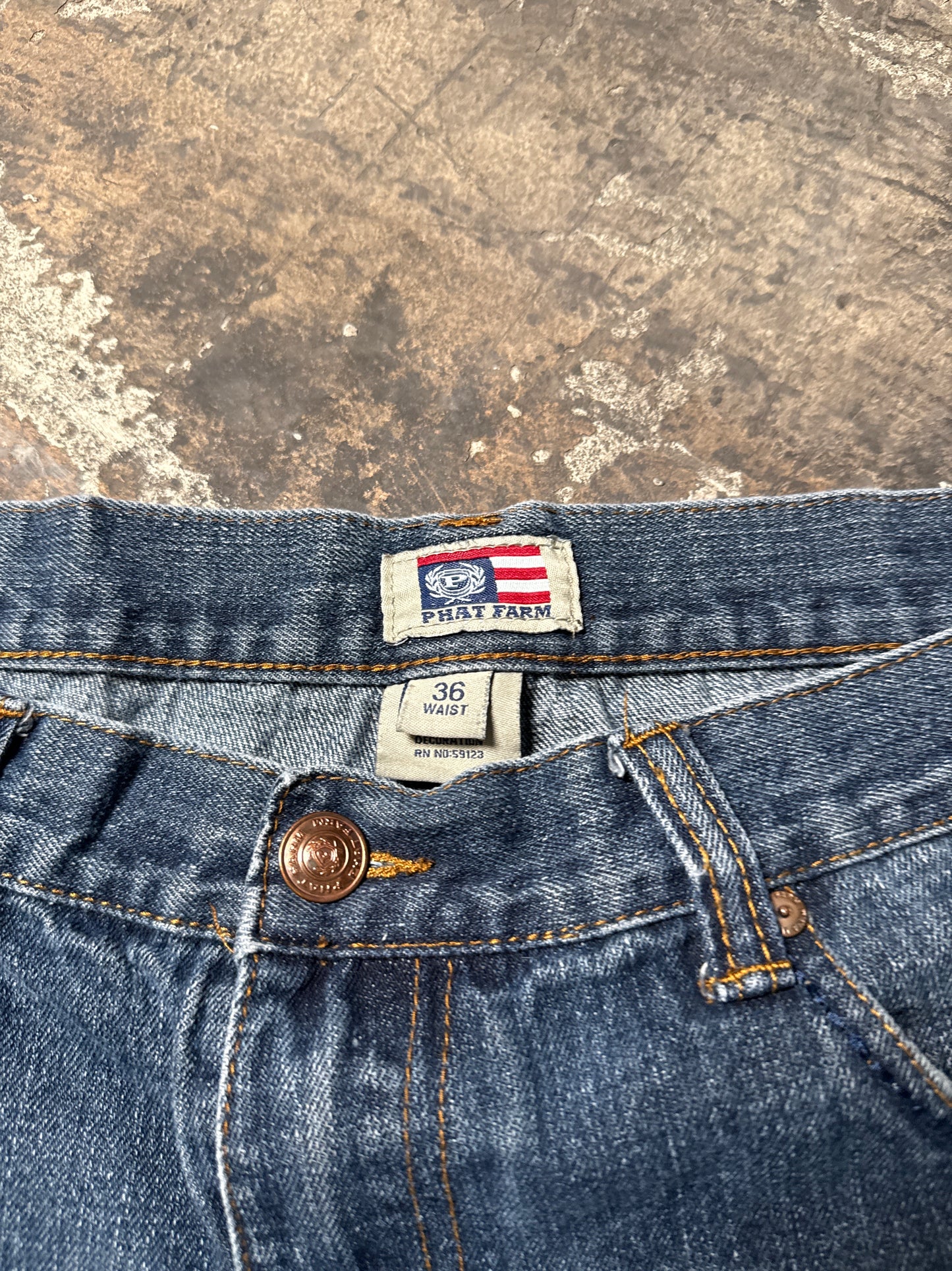 (36) Phat Farm Jorts