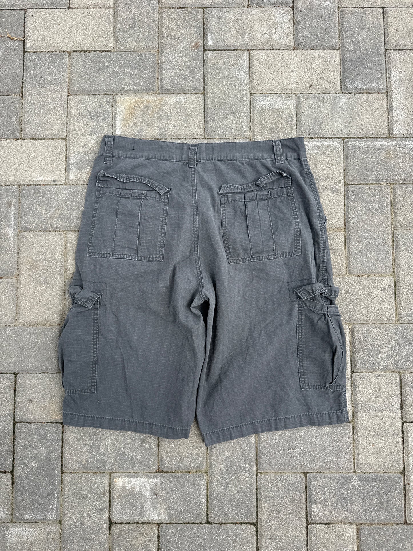 (34) SouthPole Y2K Cargo Shorts