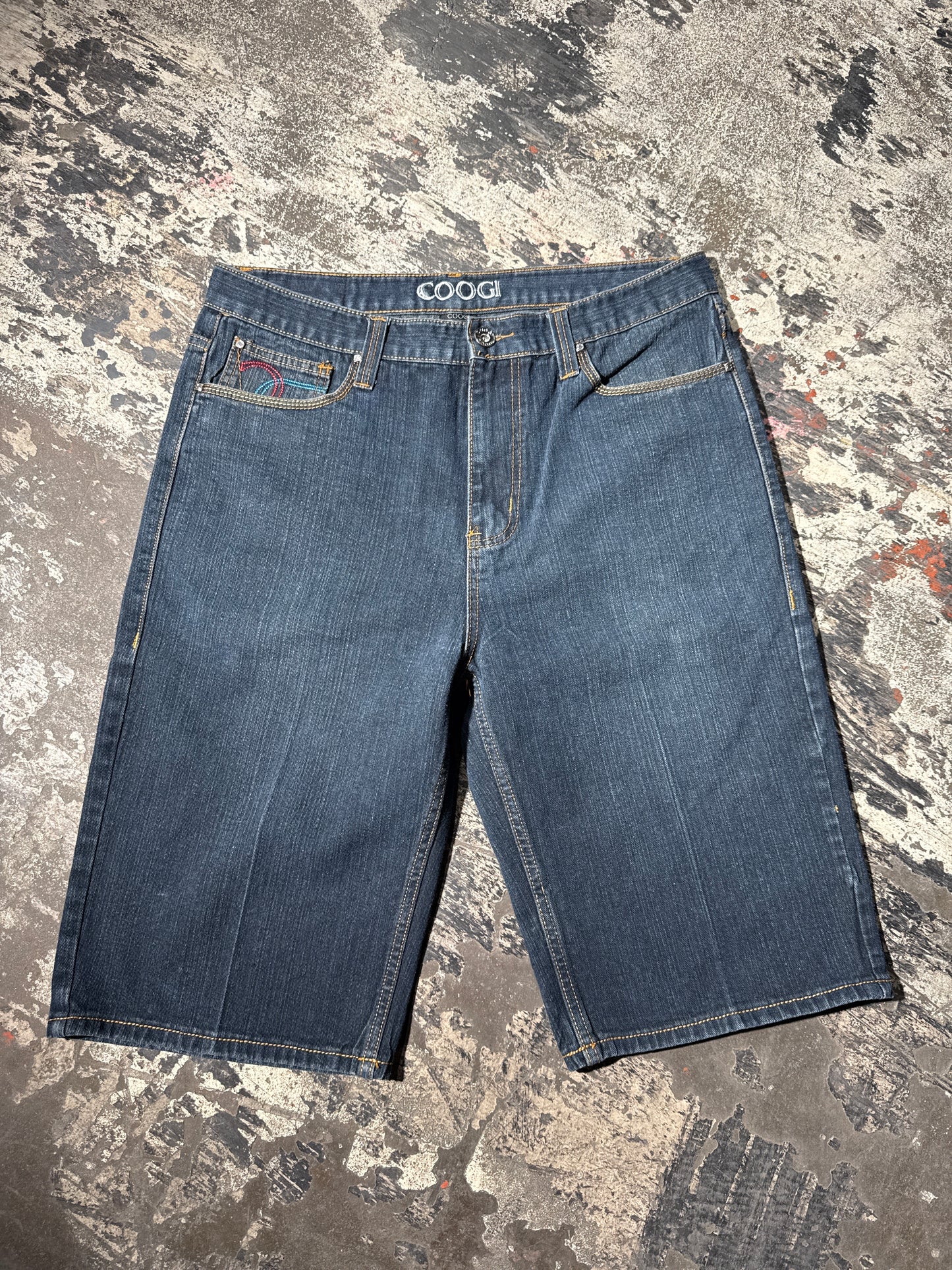 (36) Coogi Jorts