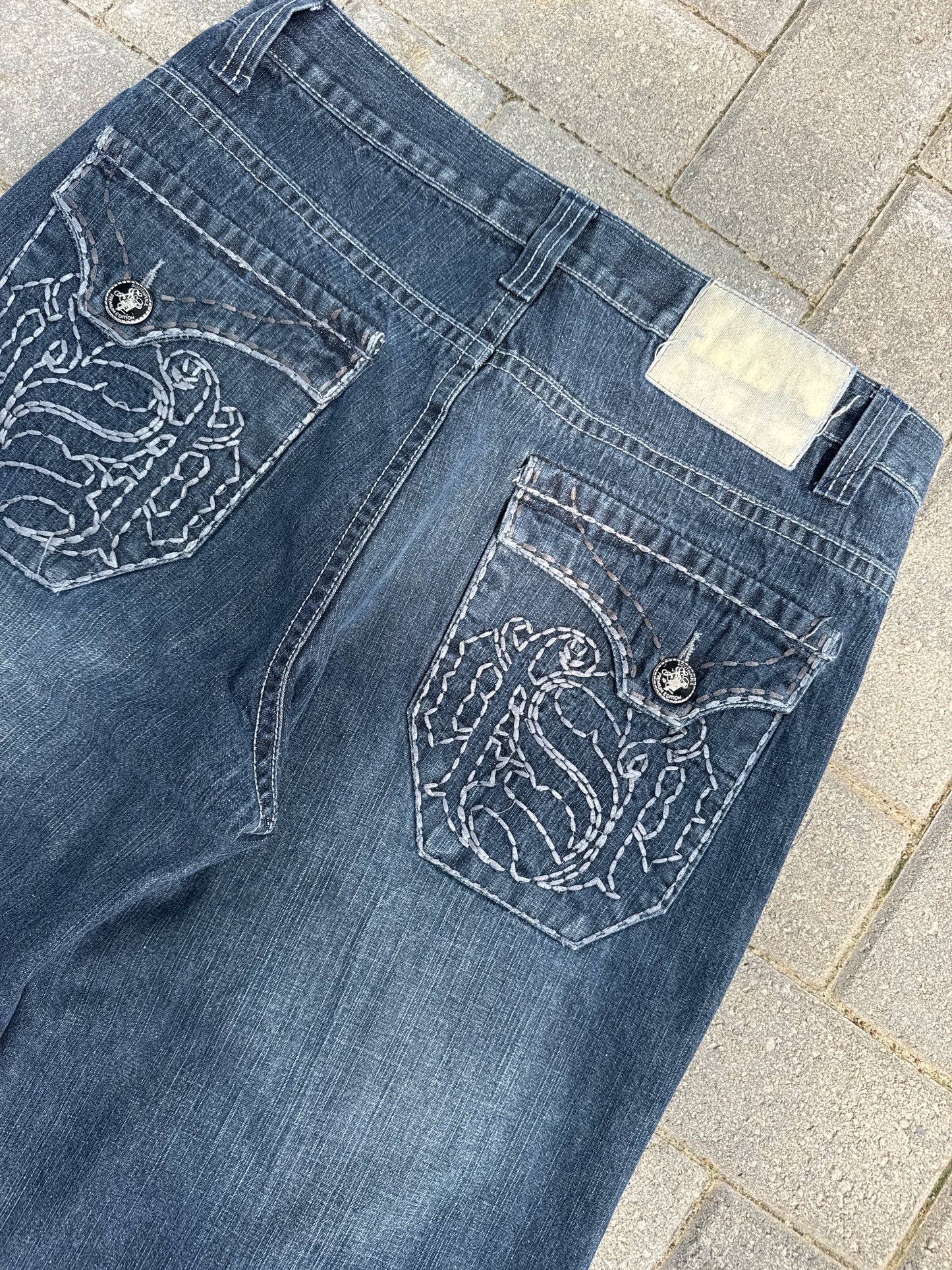 (34) SouthPole Premium Embroidered Y2K Jorts