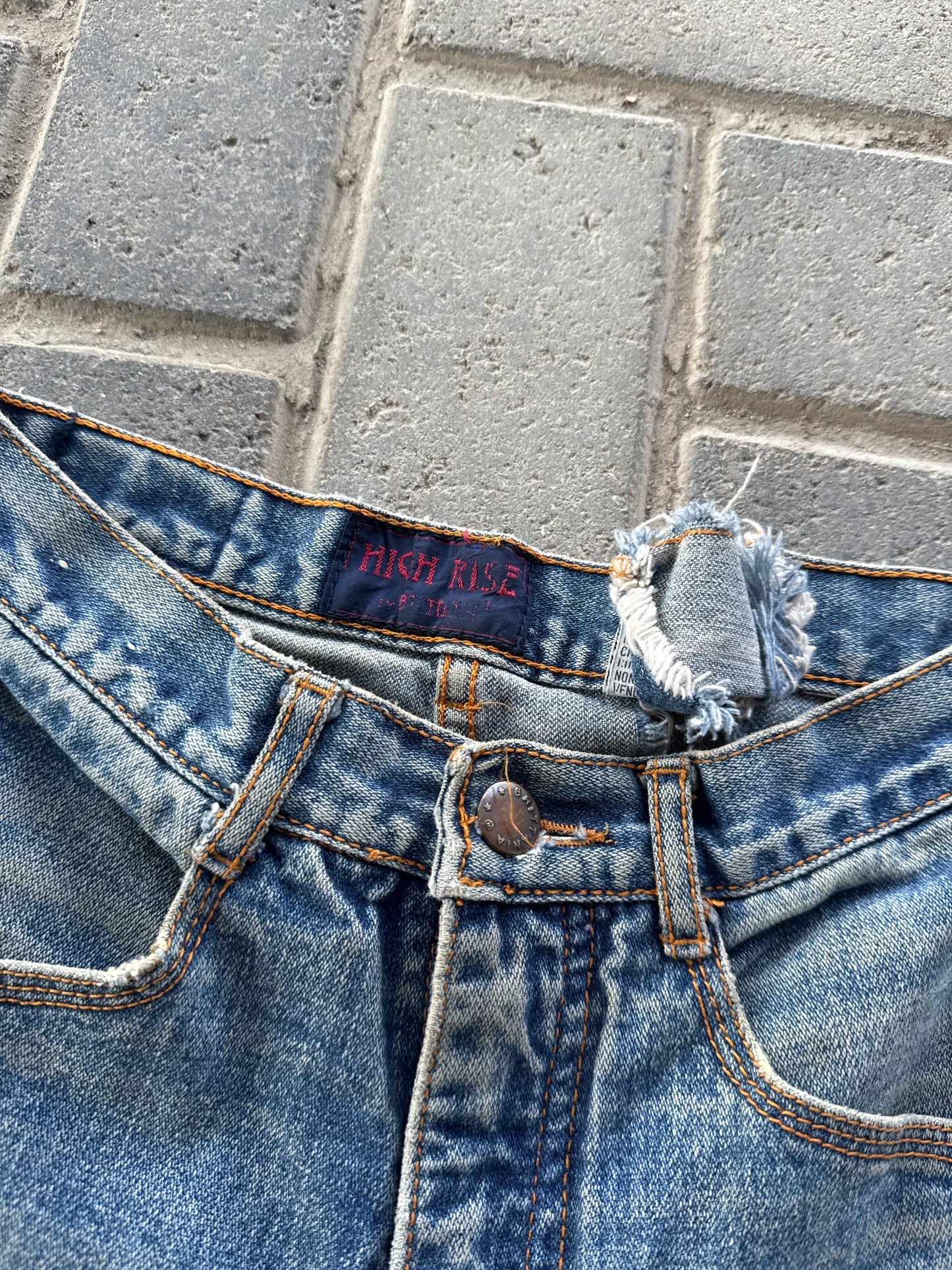 (23x32) Vintage Brittania High Rise Baggy Jeans