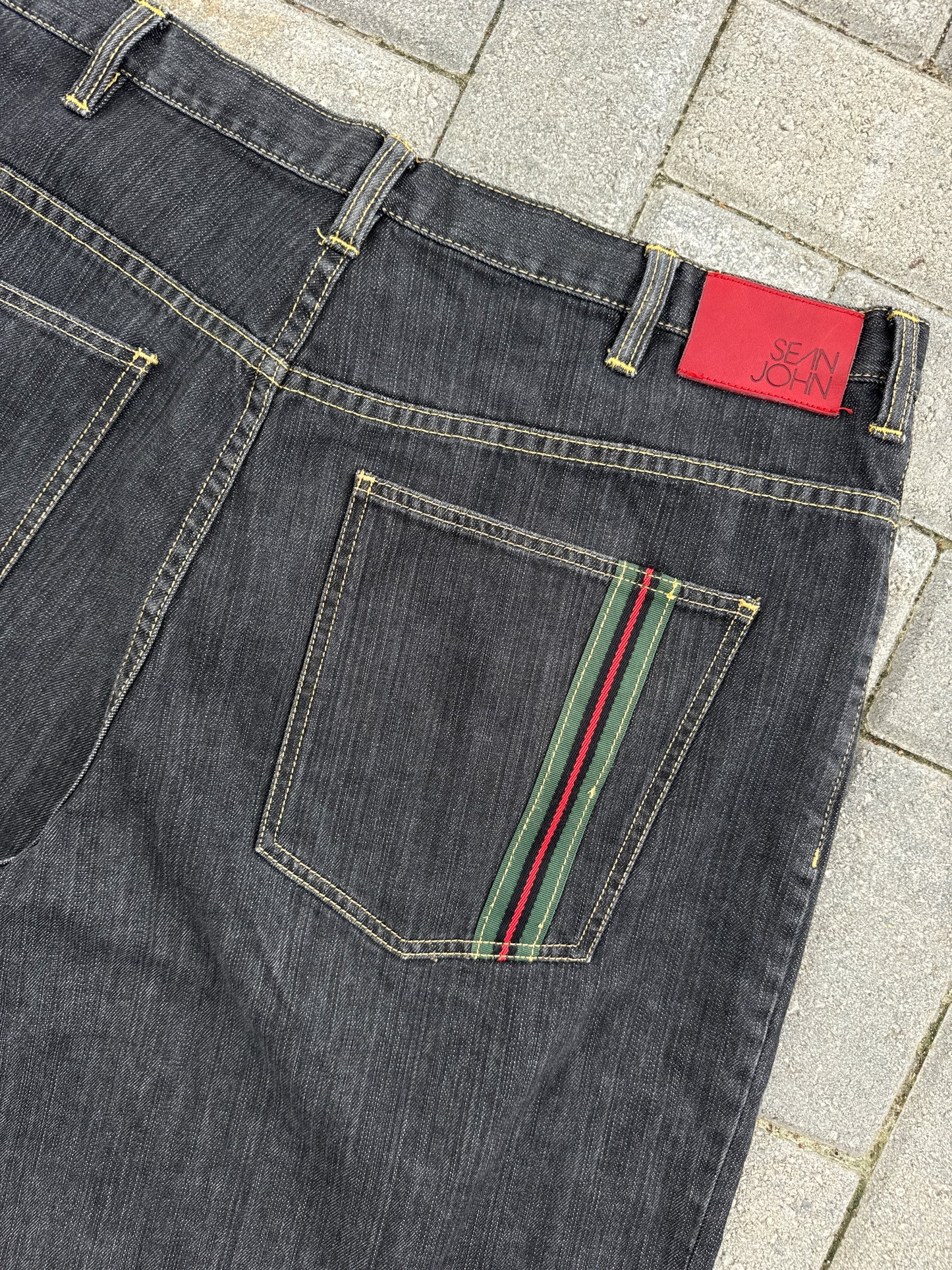 (40) Sean John Y2K Jorts