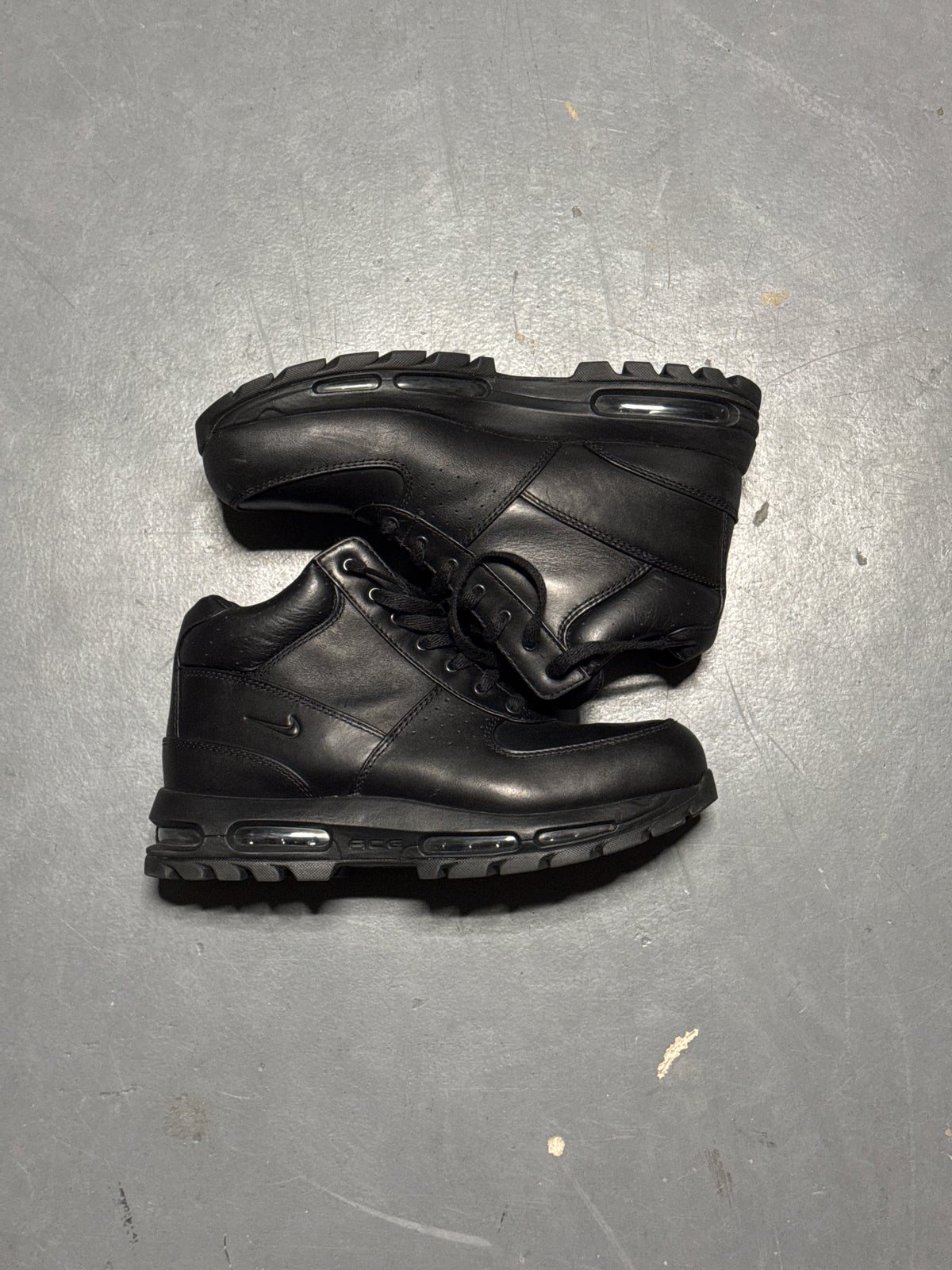 (10) Nike Men's Air Max Goadome ACG Boots