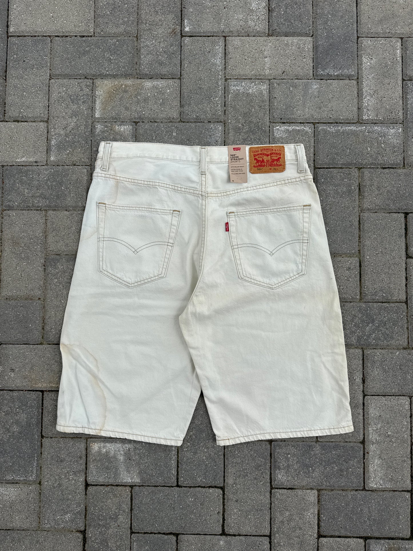 (36) Levi’s Distressed 569 Cream Brand New Jorts