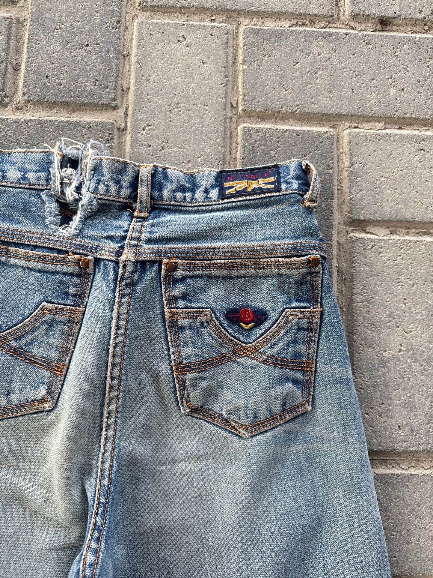 (23x32) Vintage Brittania High Rise Baggy Jeans