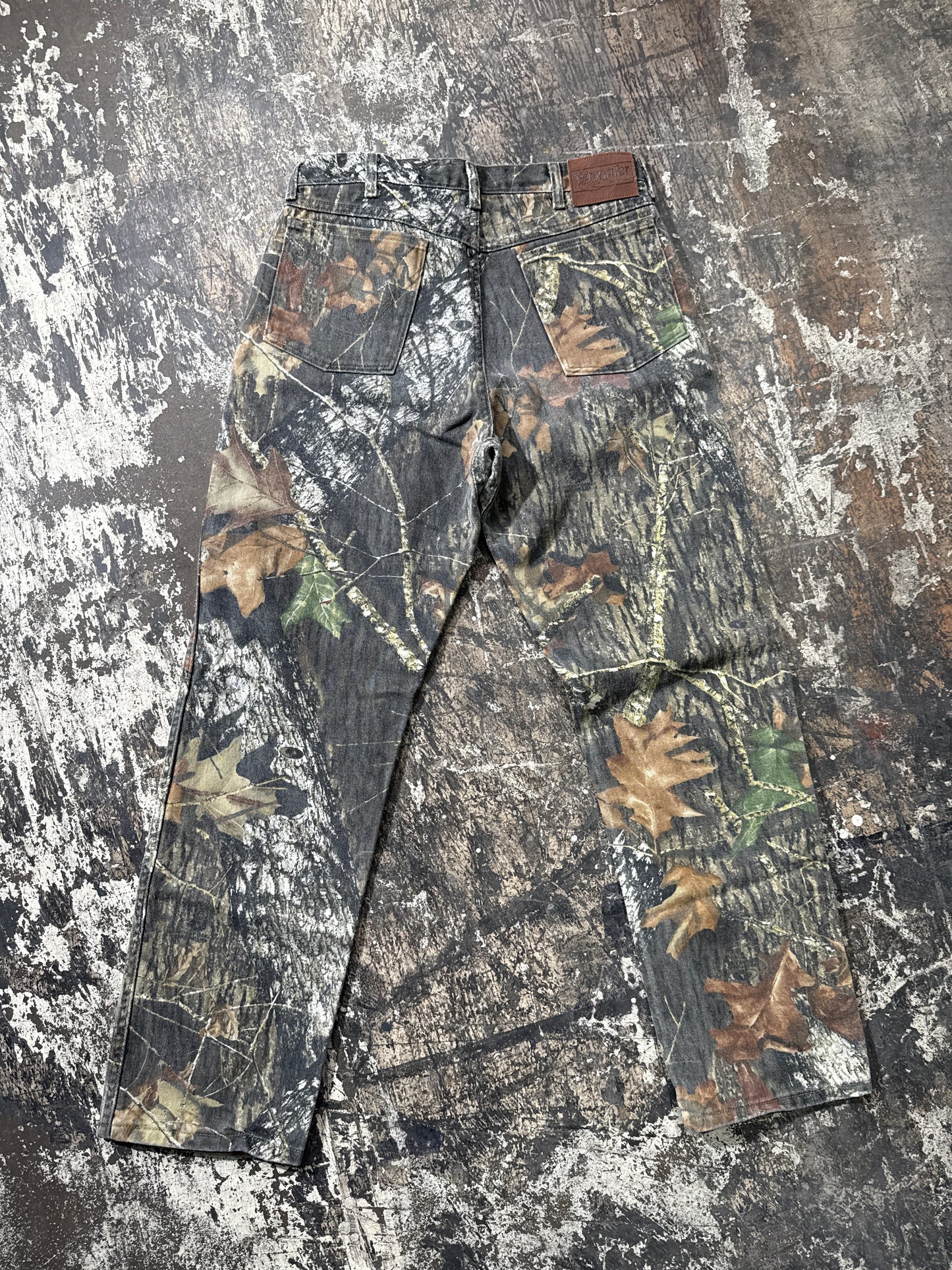 (34x32) Wrangler Camo Carpenters