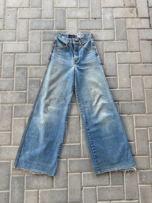 (23x32) Vintage Brittania High Rise Baggy Jeans