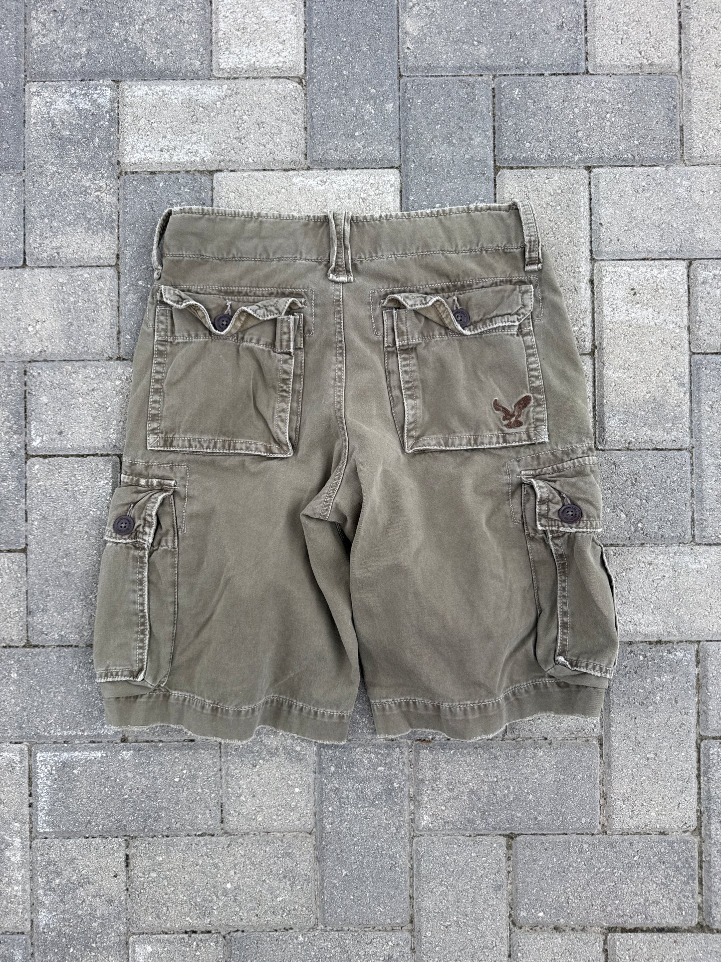 (28) American Eagle Cargo Shorts