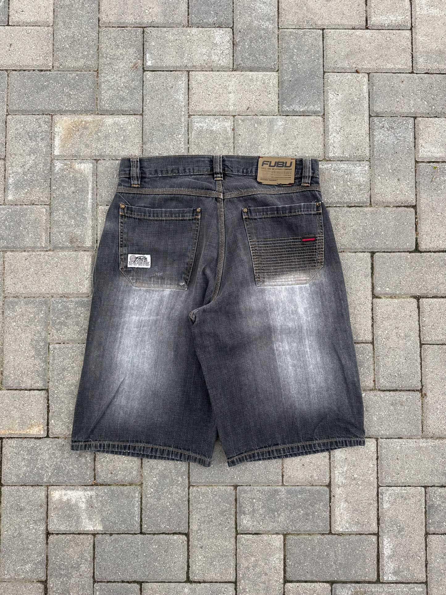 (32) Fubu Y2K Jorts