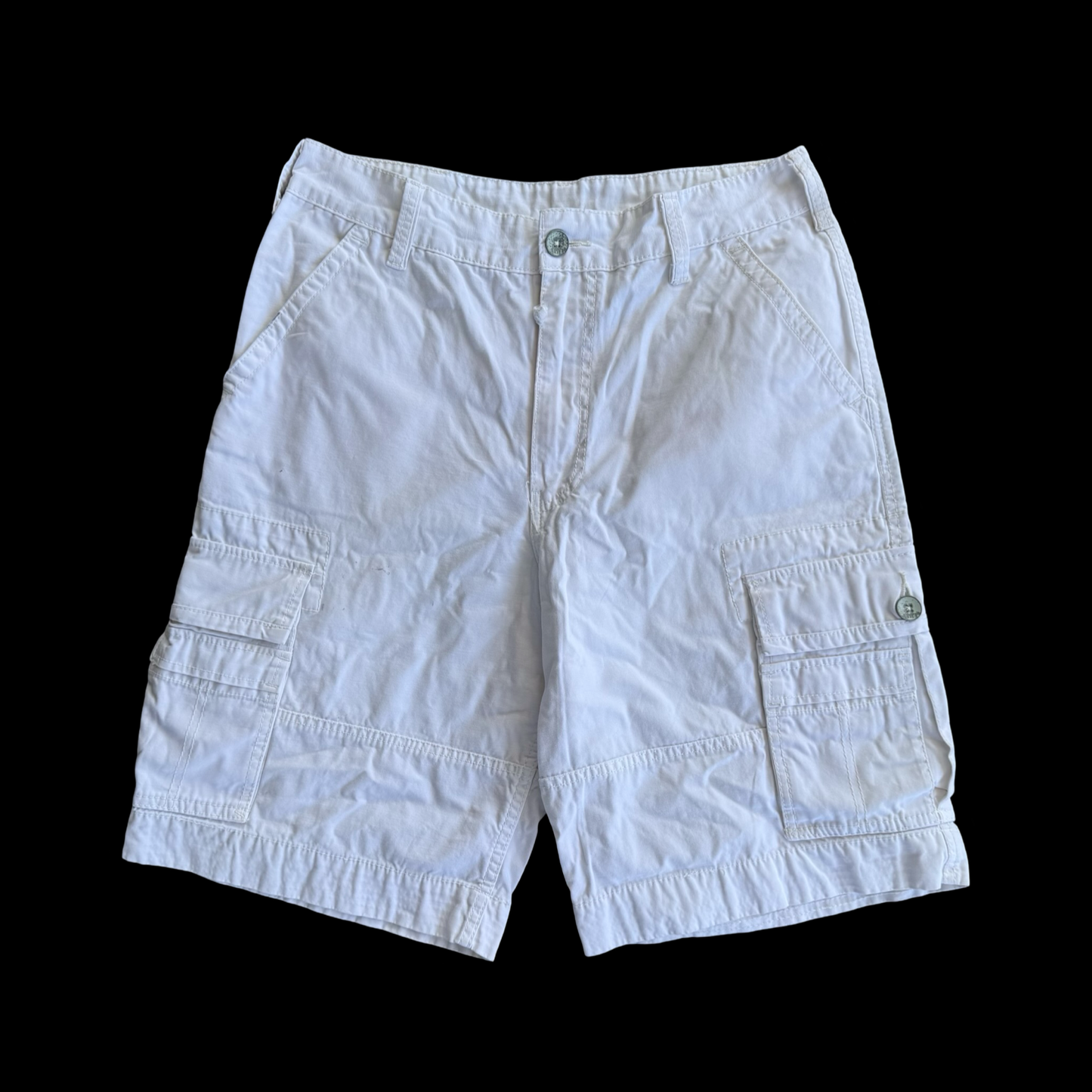 (32) White Levi’s Cargo Shorts